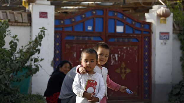 Uiguren müssen Haus und Bett mit KP-Kadern teilen
